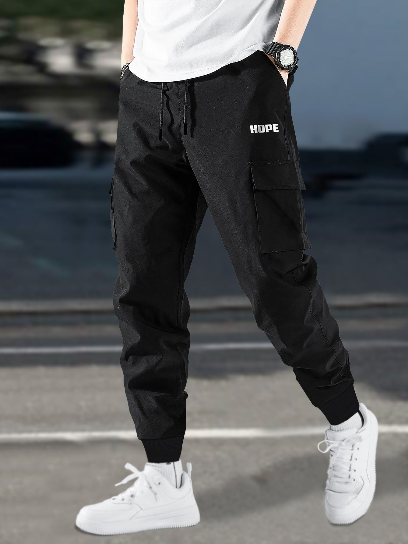 Men Solid Black Designer Cargo Pant1