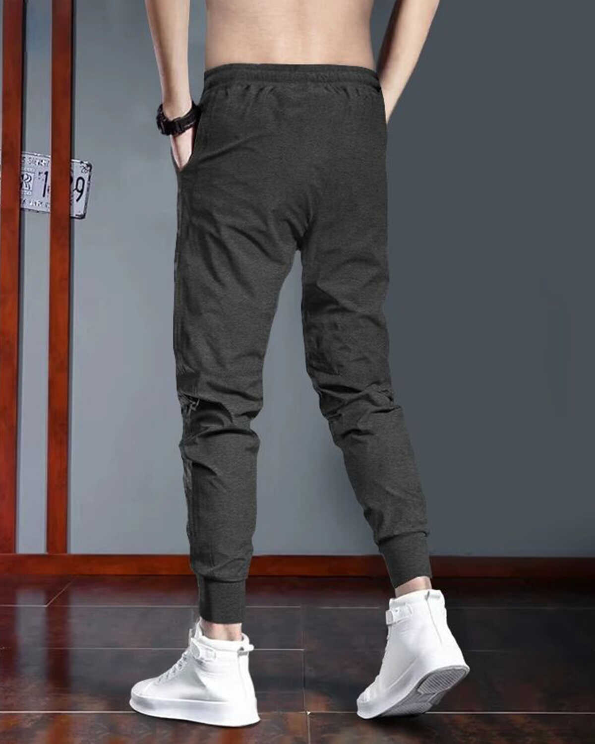 Men Star Printed With Cuffed Trackpant / Darkgrey & White