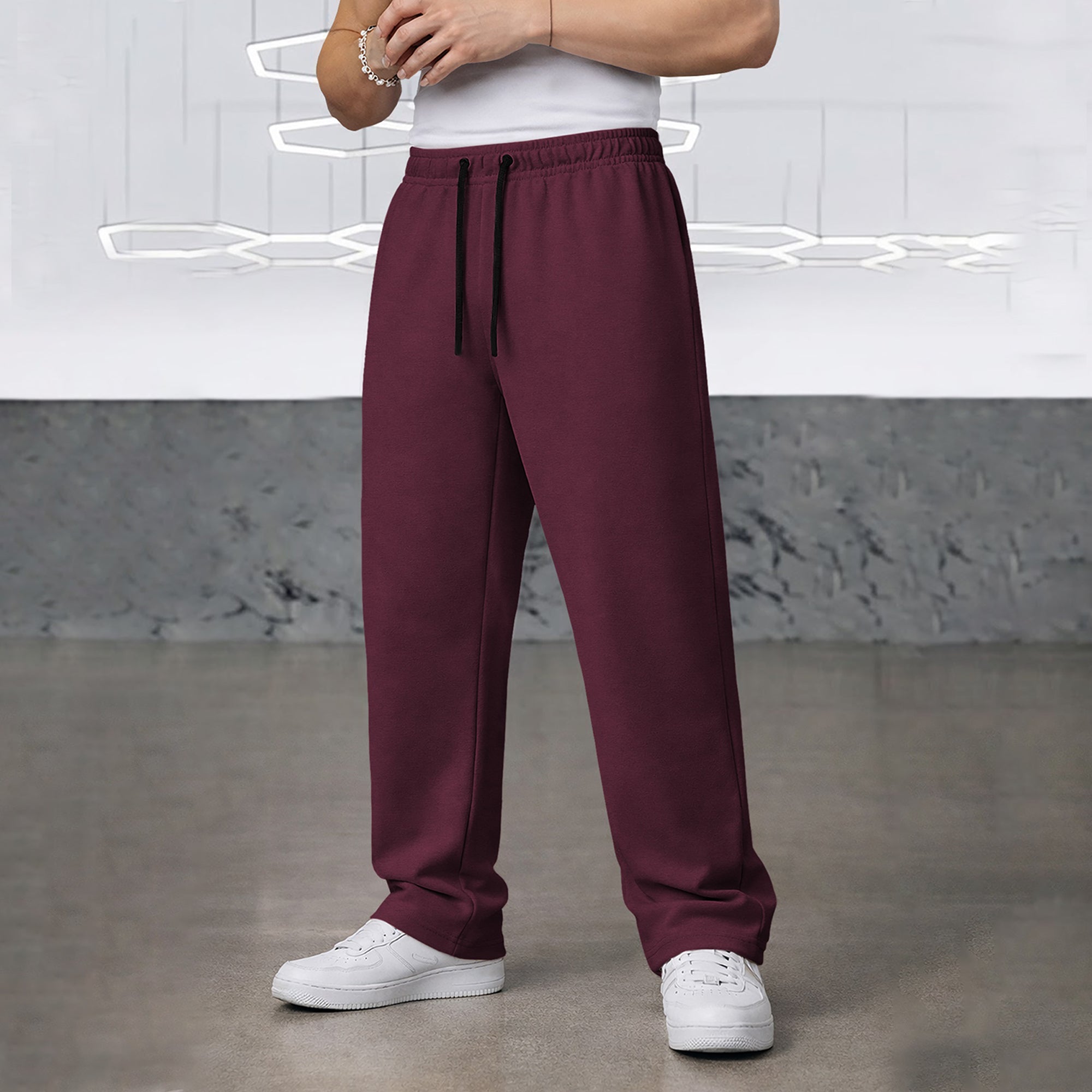 TRIPR Men Solid Loose Fit TrackPant Maroon