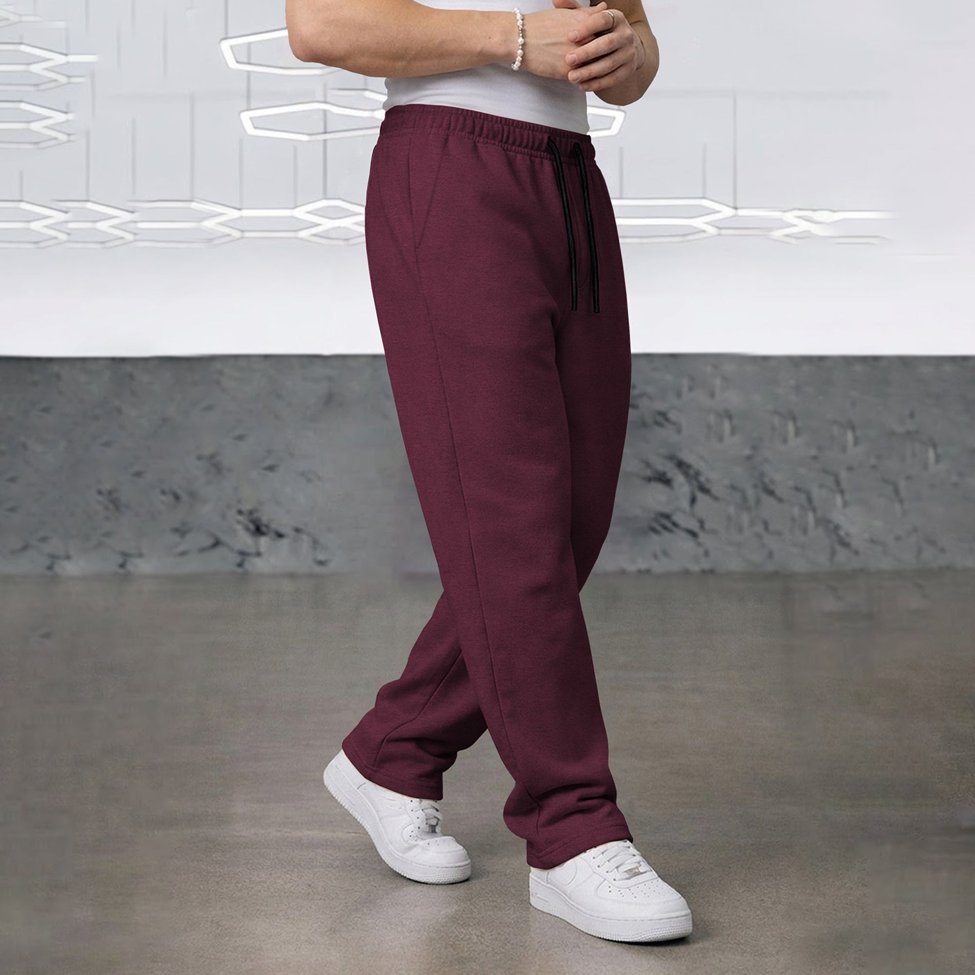 TRIPR Men Solid Loose Fit TrackPant Maroon