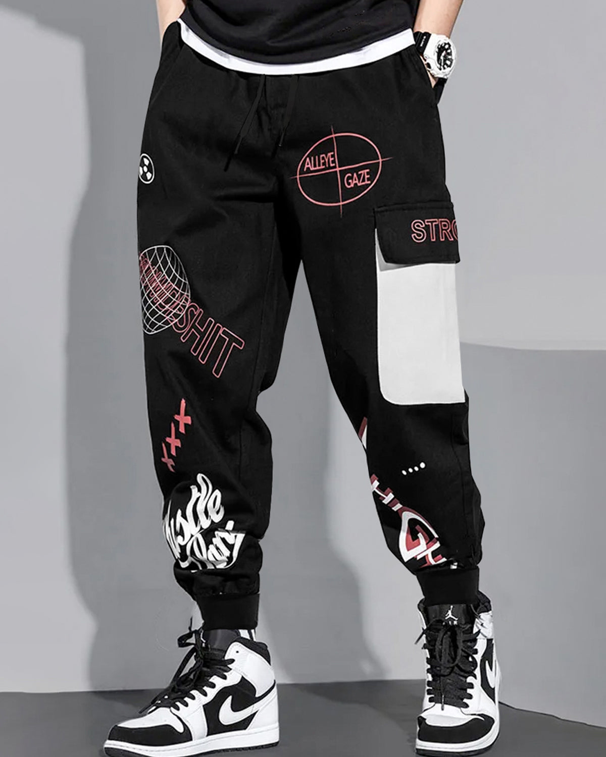 Model wearing multiple words printed cargo pant with sneakers