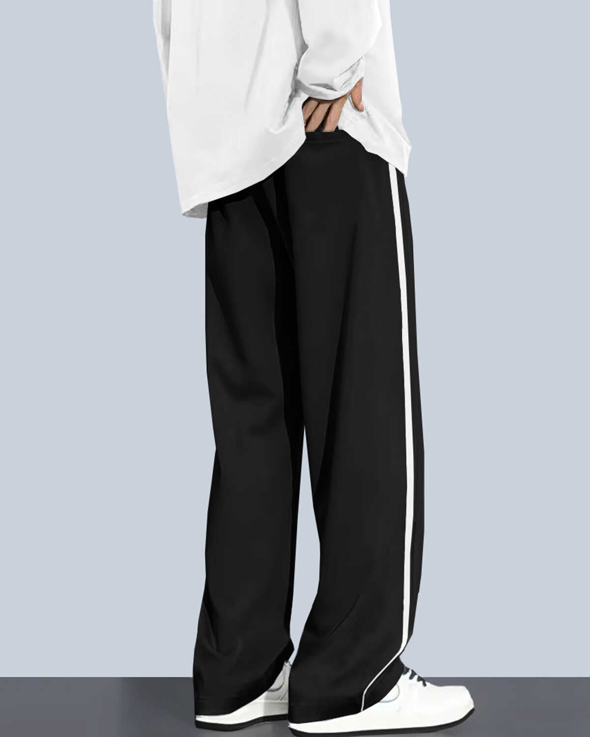 Men Printed Loose Fit Colorblocked Trackpant Black & White