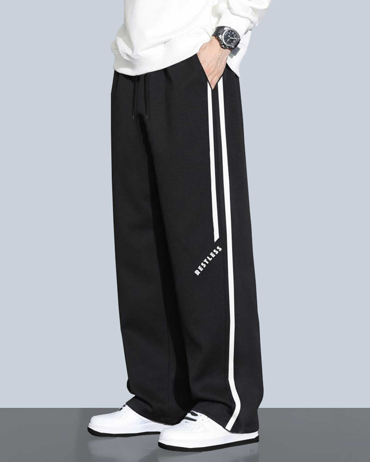 Men Printed Loose Fit Colorblocked Trackpant Black & White