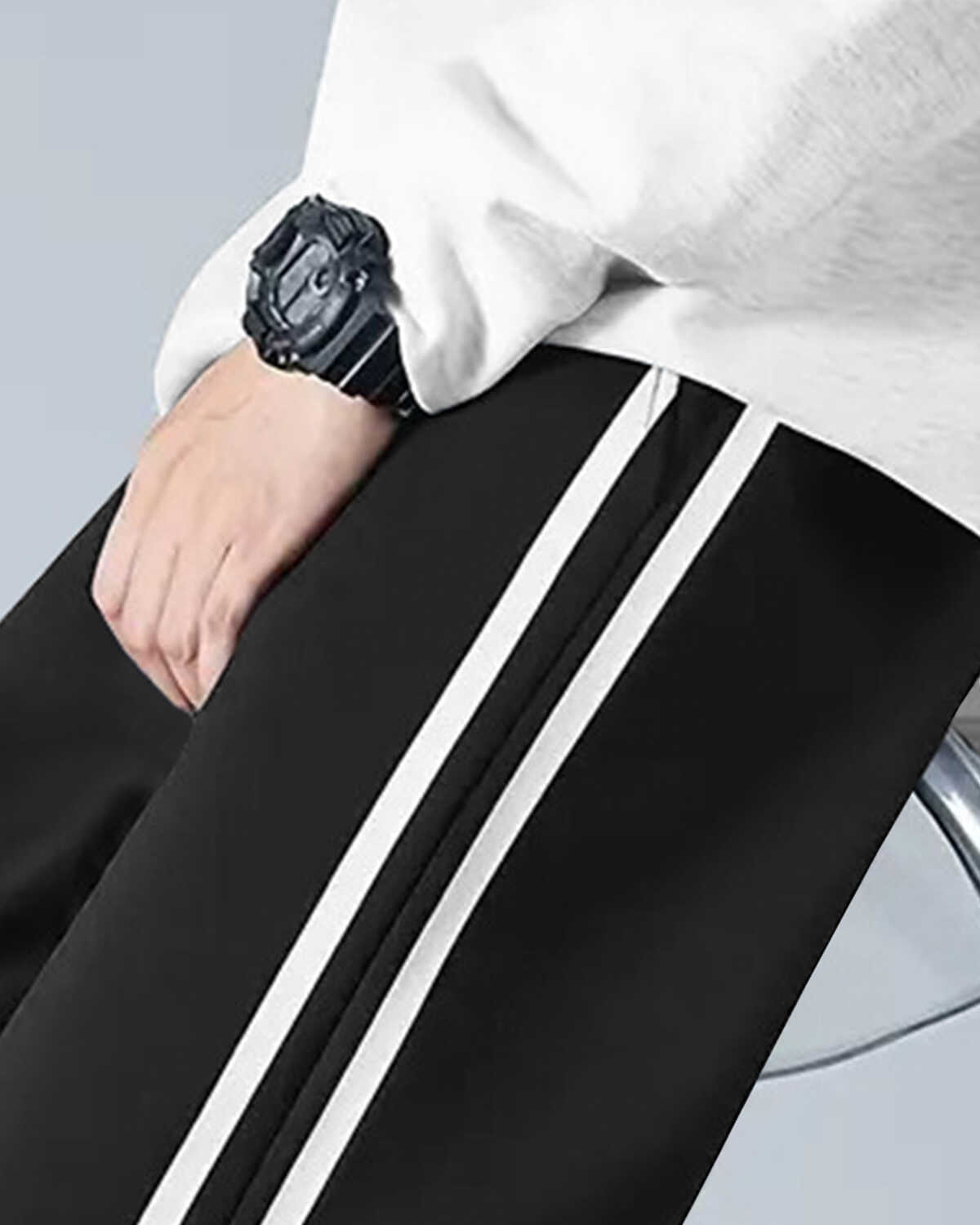 Men Printed Loose Fit Colorblocked Trackpant Black & White