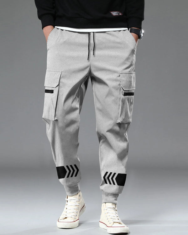 Model wearing light grey colour cargo pant with white sneakers 