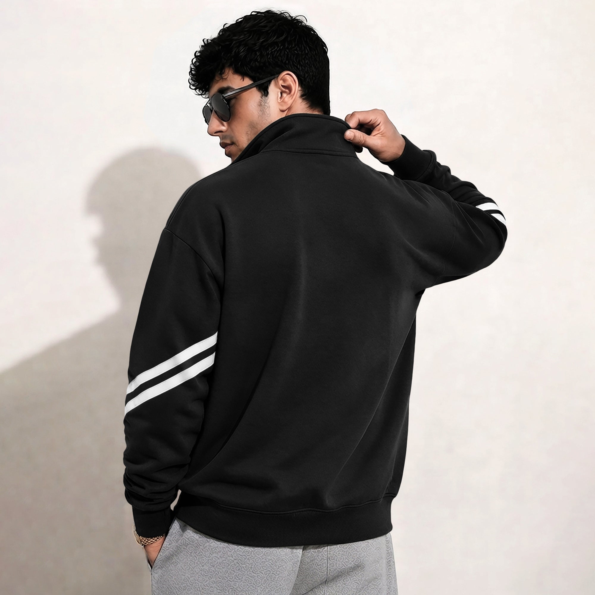 Mens Contrast Stripe Full Sleeve Pullover Sweatshirt Black