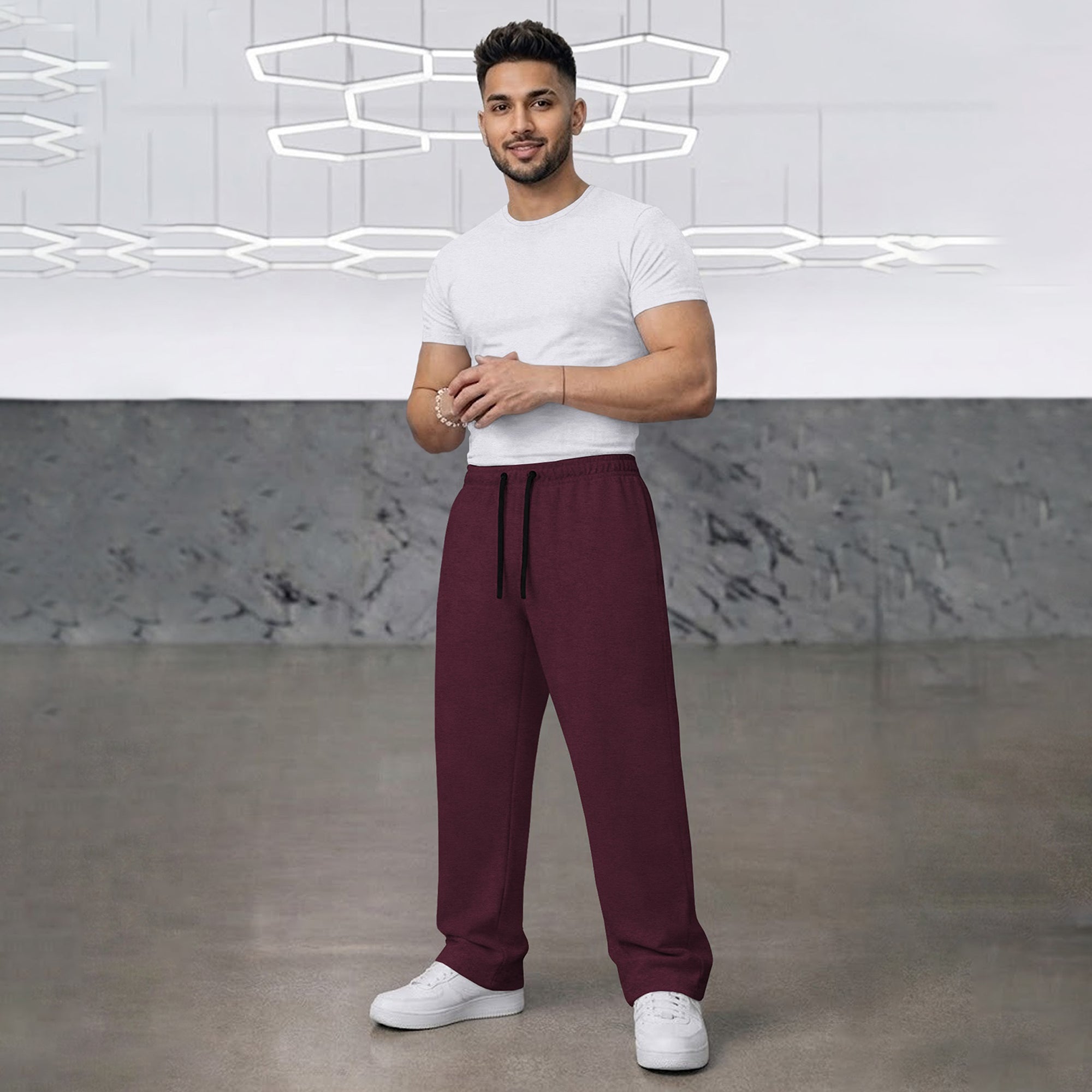 TRIPR Men Solid Loose Fit TrackPant Maroon