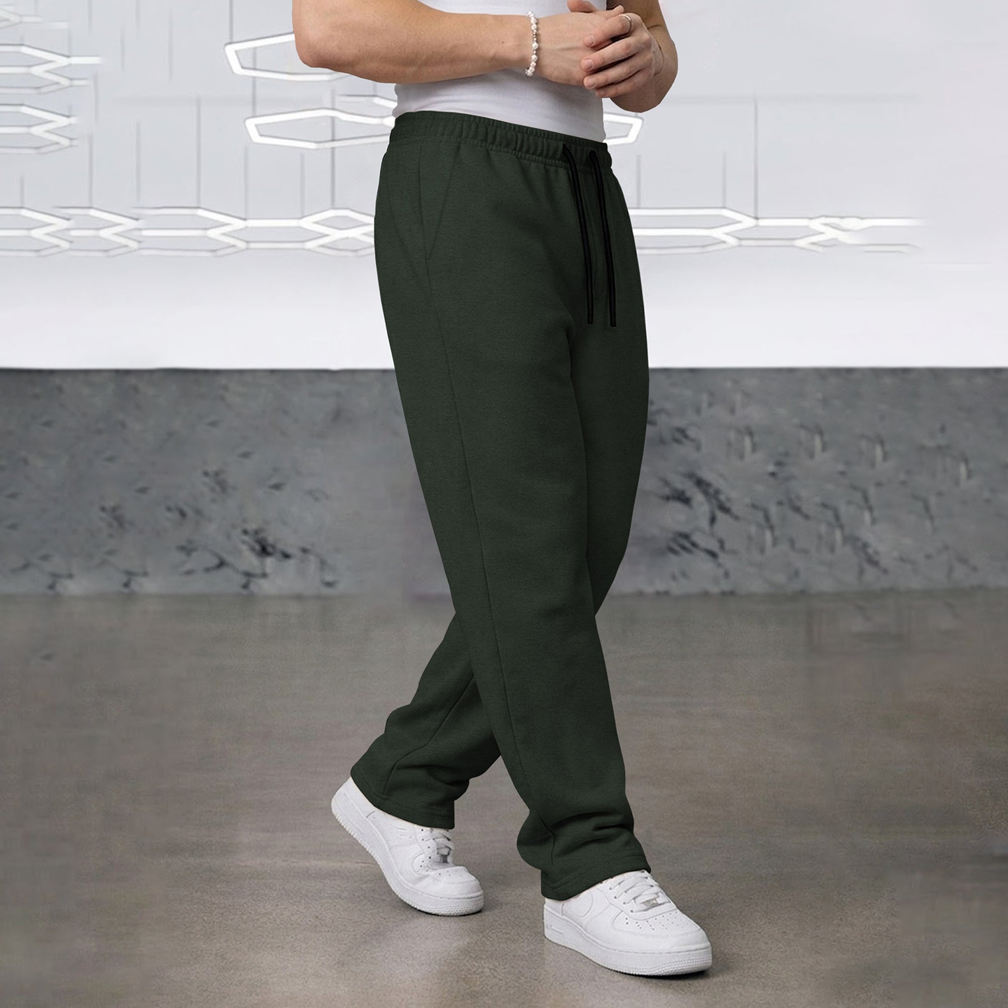 TRIPR Men Solid Loose Fit TrackPant Olivegreen