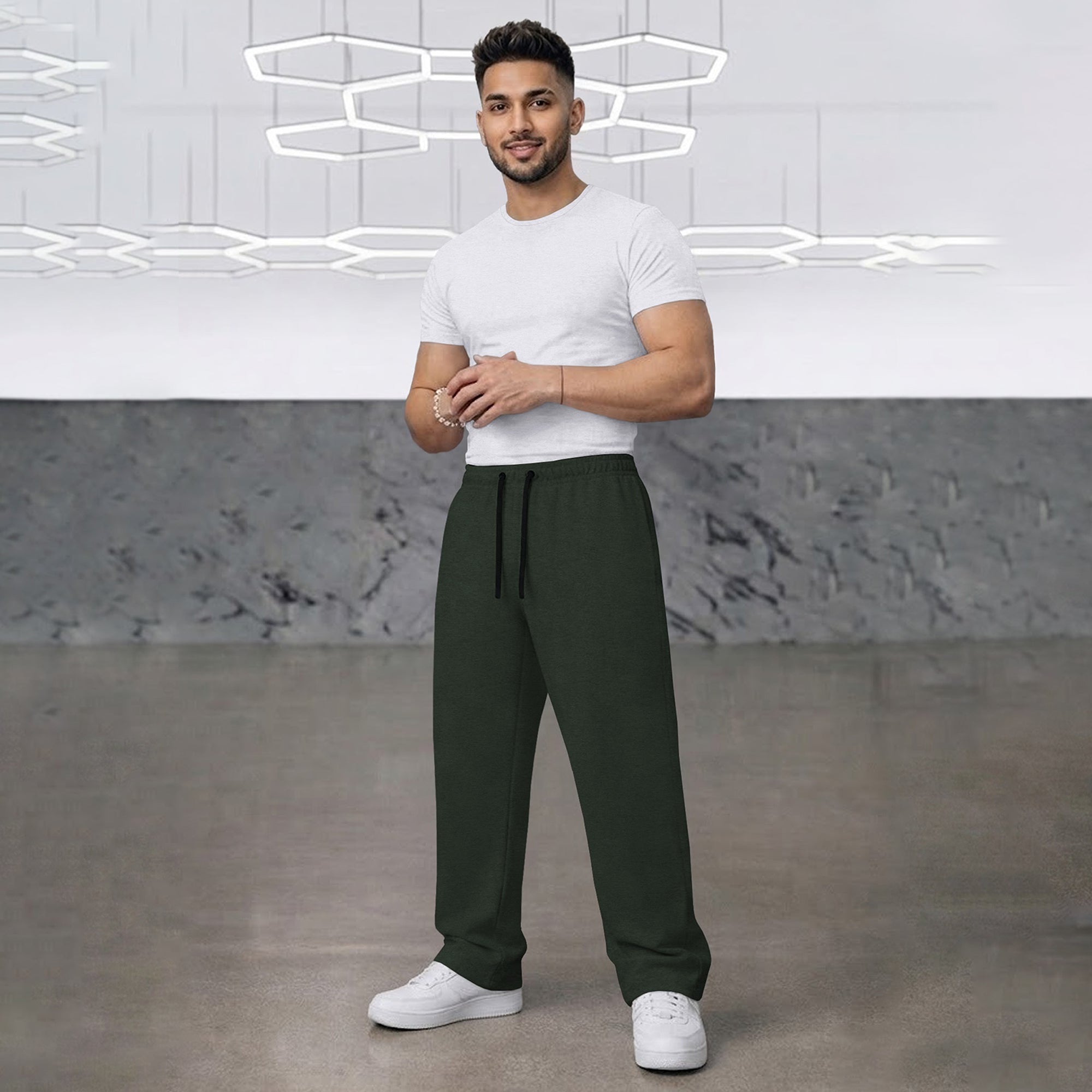 TRIPR Men Solid Loose Fit TrackPant Olivegreen
