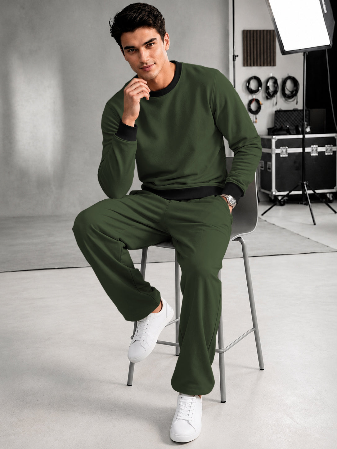 Mens Colorblocked Full Sleeve Round Neck Winter Sweatshirt Olive Green