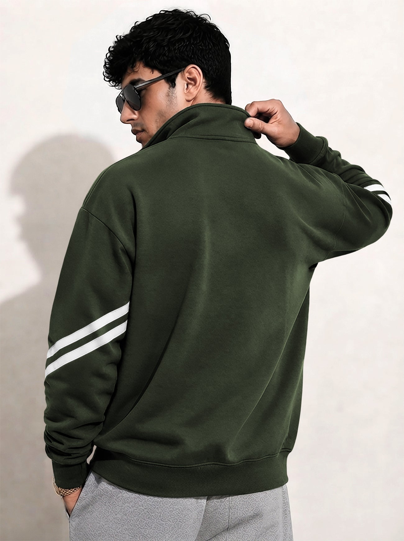 Mens Contrast Stripe Full Sleeve Pullover Sweatshirt Olivegreen