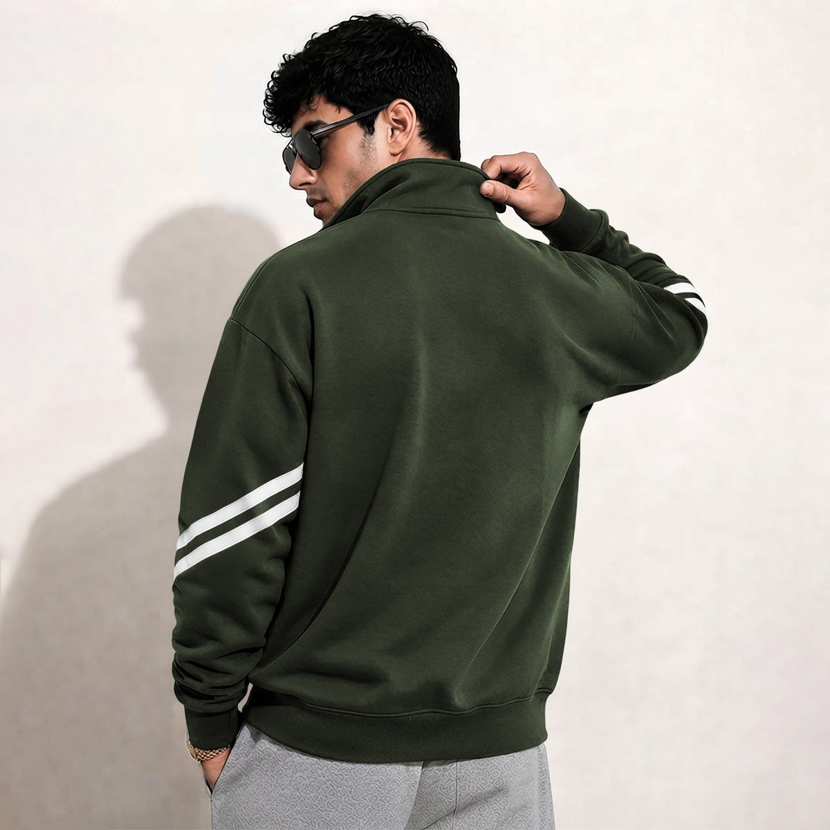 Mens Contrast Stripe Full Sleeve Pullover Sweatshirt Olivegreen