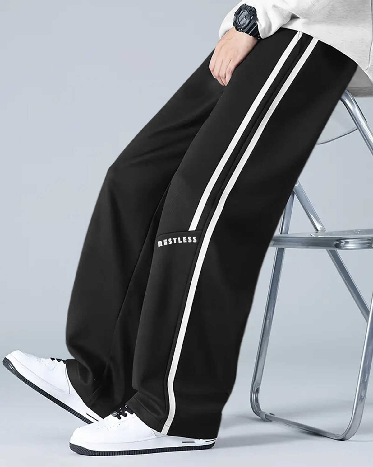 Men Printed Loose Fit Colorblocked Trackpant Black & White